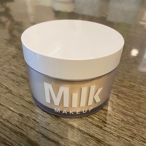 Milk Makeup Blur and Set Translucent Powder